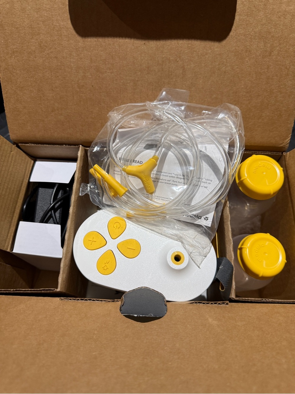 Medela double electric pump in style